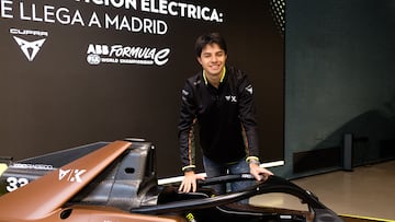 Pepe Martí, con el Cupra Kiro en Madrid.