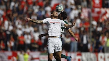 Ocampos salta con Javi López.