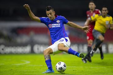 Roberto Alvarado es uno de los mejores jugadores del Cruz Azul a su corta edad, 22 años.