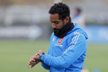 El jugador  de  de Universidad de Chile Jean Beausejour es fotografiado  durante  el entrenamiento  en las canchas del CDA en Santiago, Chile.
16/05/2017