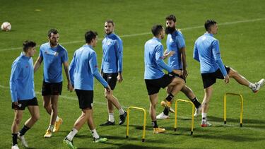 Los jugadores del Athletic, en el entrenamiento de ayer.