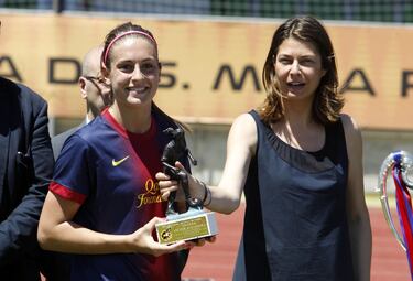 El curso terminó con la consecución del doblete tanto. El Barcelona se llevó tanto el título liguero como la Copa de la Reina donde fue protagonista al marcar el tercer gol de la gran final contra el Transportes Alcaine (4-0) con una gran jugada persona. Alexia fue nombrada MVP de aquella final.