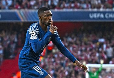 0-1. Avanza Ousmane Dembélé celebra el primer tanto.