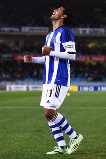 Carlos Vela celebra el 3-0.