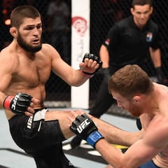 Khabib muestra las fracturas previas al combate con Gaethje