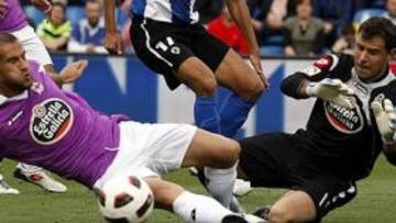 <b>TRIUNFO BLANQUIAZUL. </b>David Trezeguet intenta llegar a un balón ante Lopo y Aranzubía. El galo pudo matar el partido en la recta final.