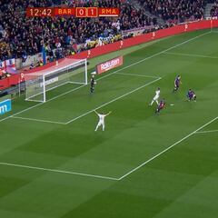 Nervioso es poco: el 3 contra 1 que tiró Vinicius... fíjense en la reacción de Kroos