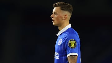 Ben White durante un partido de Premier League con el Brighton & Hove Albion.