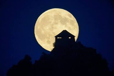 Cómo hacer fotos a la Superluna de marzo con el móvil, la última hasta 2030