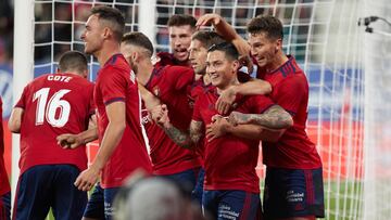 Chimy Ávila celebra el gol con sus compañeros