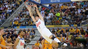 Luca Doncic en acción.