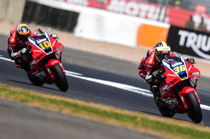 Luca Marini y Joan Mir con la Honda de MotoGP.