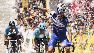 Julian Alaphilippe celebrando su triunfo en la etapa 5 del Tour Colombia 2.1.