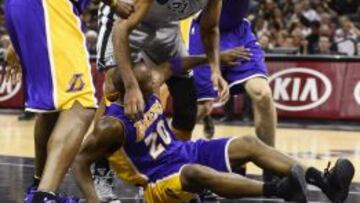 Los Spurs golpean primero a unos Lakers sin tiro
