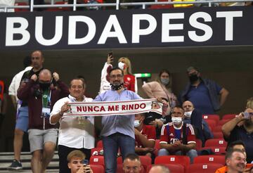 Aficionados en el Puskas Arena.