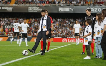 Saque de honor de David Villa.