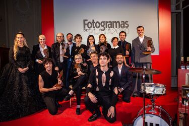 Una carrera tan dilatada da tiempo para conocer a muchos compañeros, y entre ellos Concha Velasco hizo también muchos amigos. Estos no la han dejado sola en ningún momento, y, tras saber que entraba en la residencia para ser atendida, la han visitado allí en numerosas ocasiones para charlar con ella y disfrutar de tardes de cine juntos.