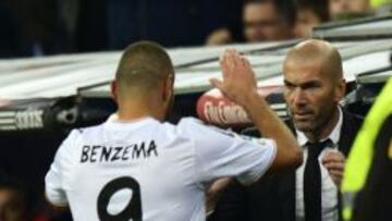 Benzema dedica el tanto a Zidane.