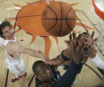 En el All-Star de Phoenix Pau Gasol firmó 14 puntos y 8 rebotes, lo que ayudó en gran medida a conseguir la victoria del Oeste sobre el Este por 146 a 119. Un año cargado de éxitos que le valió para convertirse en el primer español en lograr el anillo de la NBA con los Ángeles Lakers.