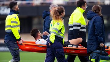 Luis Muñoz se tuvo que retirar lesionado en el primer tiempo.