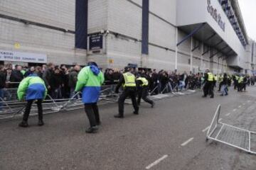 Pelea entre los seguidores del Tottenham y el Millwall