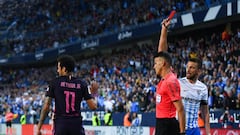 Neymar, en el momento de ser expulsado por Gil Manzano en el partido ante el Málaga.