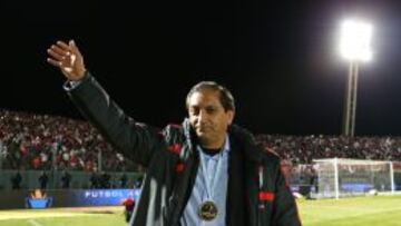 El técnico de River Plate Ramón Díaz celebra después vencer a San Lorenzo de Almagro y ganar la Copa Campeonato