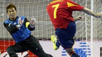 <b>A PLACER. </B>España no tuvo piedad con el anfitrión, al que cayeron diez goles.