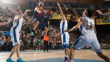 Navarro penetra a canasta.