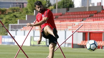 Diego Costa entrena con el Atlético.