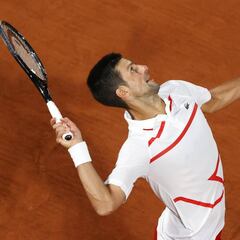 Djokovic no da tregua en su debut