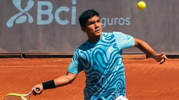 Un nuevo chileno eliminado del ATP de Santiago: dura derrota