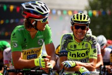 Alberto Contador y Peter Sagan dialogando antes de la etapa de hoy.