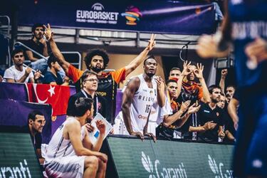 Grupo D: Bogdanovic (30) supera a la Letonia de Porzingis (18)