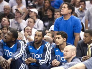 A Mark Cuban se le está acabando el sueño de eliminar a los todopoderosos Spurs. Sus Mavs tienen que ganar dos partidos seguidos, el último a domicilio, para lograrlo.