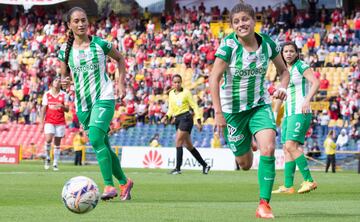 Con gol de Lorena Bedoya y doblete de Estefanía González, Atlético Nacional venció 3-2 a Santa Fe y accede a la final de la Liga Águila Femenina.