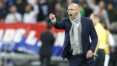 El técnico del Ajax entra en la guerra de Mou antes de la final