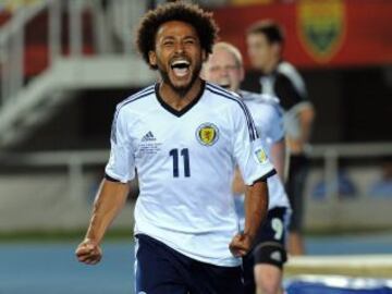 Ikechi Anya, quien tiene triple nacionalidad (escocesa, nigeriana y rumana) pero juega para la Selección de Escocia, ha jugado para varios equipos en Inglaterra y España, como el Cádiz y el Northampton.