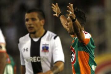 Federico Martorell celebra el triunfo de Cobresal sobre Colo Colo en el Estadio Monumental.