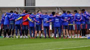 Los jugadores de la selección de Colombia, durante el entrenamiento de hoy en el estadio Sviyaga de Kazan, previo a su debut contra Japón, correspondiente al Mundial de Rusia 2018.