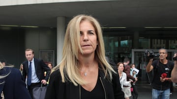 La extenista Arantxa S¨¢nchez Vicario a su salida del ¨²ltimo d¨ªa del juicio acusada por alzamiento de bienes, en la Ciutat de la Just¨ªcia, a 15 de septiembre de 2023, en Barcelona, Catalu?a (Espa?a). Hoy es el ¨²ltimo d¨ªa del juicio contra la tenista Arantxa S¨¢nchez-Vicario, y su exmarido, Josep Santacana, por un presunto delito de alzamiento de bienes por el que se enfrentan a una pena de hasta cuatro a?os de prisi¨®n por ocultar su patrimonio a trav¨¦s de un testaferro para evitar pagar al Banco de Luxemburgo una deuda de 7,5 millones de euros.
15 SEPTIEMBRE 2023;BARCELONA;CATALU?A;?LTIMO D?A JUICIO ARANTXA S?NCHEZ VICARIO
Kike Rinc¨®n / Europa Press
15/09/2023