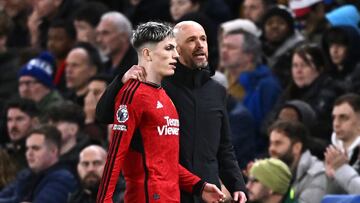 Alejandro Garnacho y Erik ten Hag, jugador y entrenador del Manchester United, durante un partido.