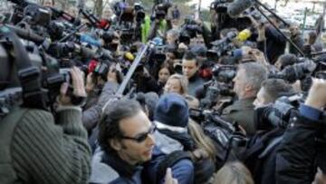 Enorme expectación mediática en el hospital de Grenoble.