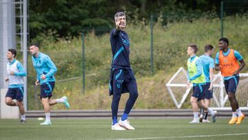 SAN SEBASTIÁN, 19/05/2023.- El entrenador de la Real Sociedad, Imanol Alguacil, durante el entrenamiento que han celebrado este viernes en el campo de Zubieta de San Sebastián, previo a su enfrentamiento del sábado ante el Fútbol Club Barcelona. EFE/Javier Etxezarreta
