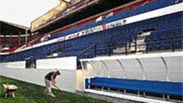 <b>REFORMAS EN EL SADAR</B>. Ayer por la tarde se presentaron las obras realizadas al estadio osasunista durante el verano. Las principales modificaciones se efectuaron en la parte baja de las gradas, que fueron elevadas sobre el nivel anterior.