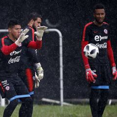 Los 3 arqueros de la Roja sólo han jugado 36 partidos en 2018