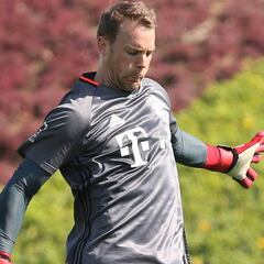 Neuer vuelve a entrenarse pero no llegará a la ida ante el Madrid