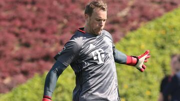 Neuer, entren&aacute;ndose.