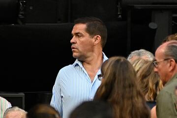 Luis Alfonso de Borbón asiste al concierto de Luis Miguel en el Santiago Bernabéu.