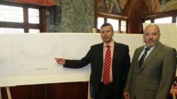 <b>REMODELACIÓN NECESARIA. </b>Miguel Concepción, junto al consejero Dámaso Arteaga y el arquitecto Carlos Schwarz, en la presentación de las obras del palco.